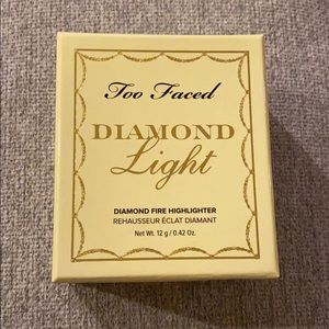 Too face diamond light highlighter